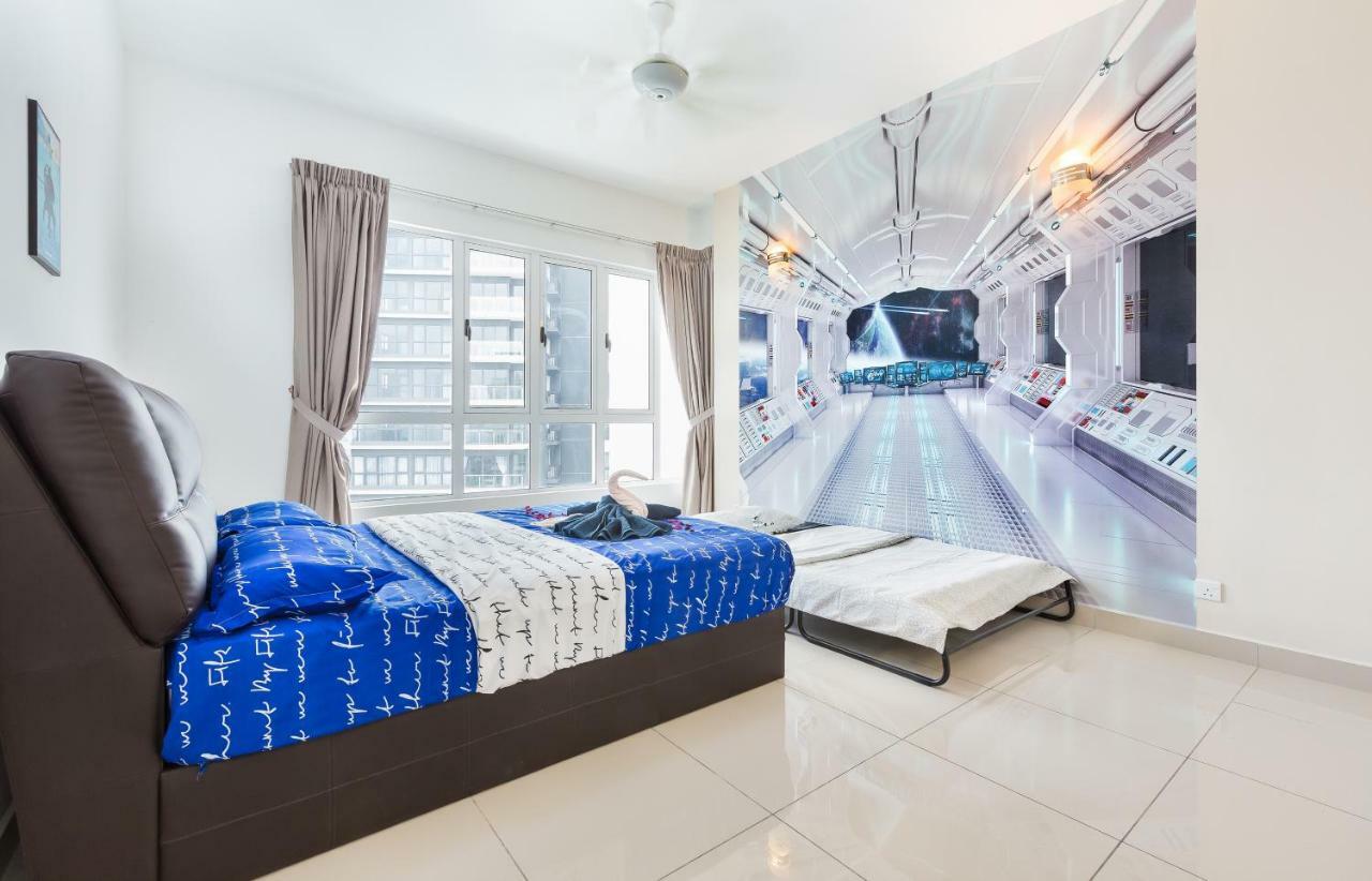 Apartment Hostahome Suites At Tropez Danga Bay