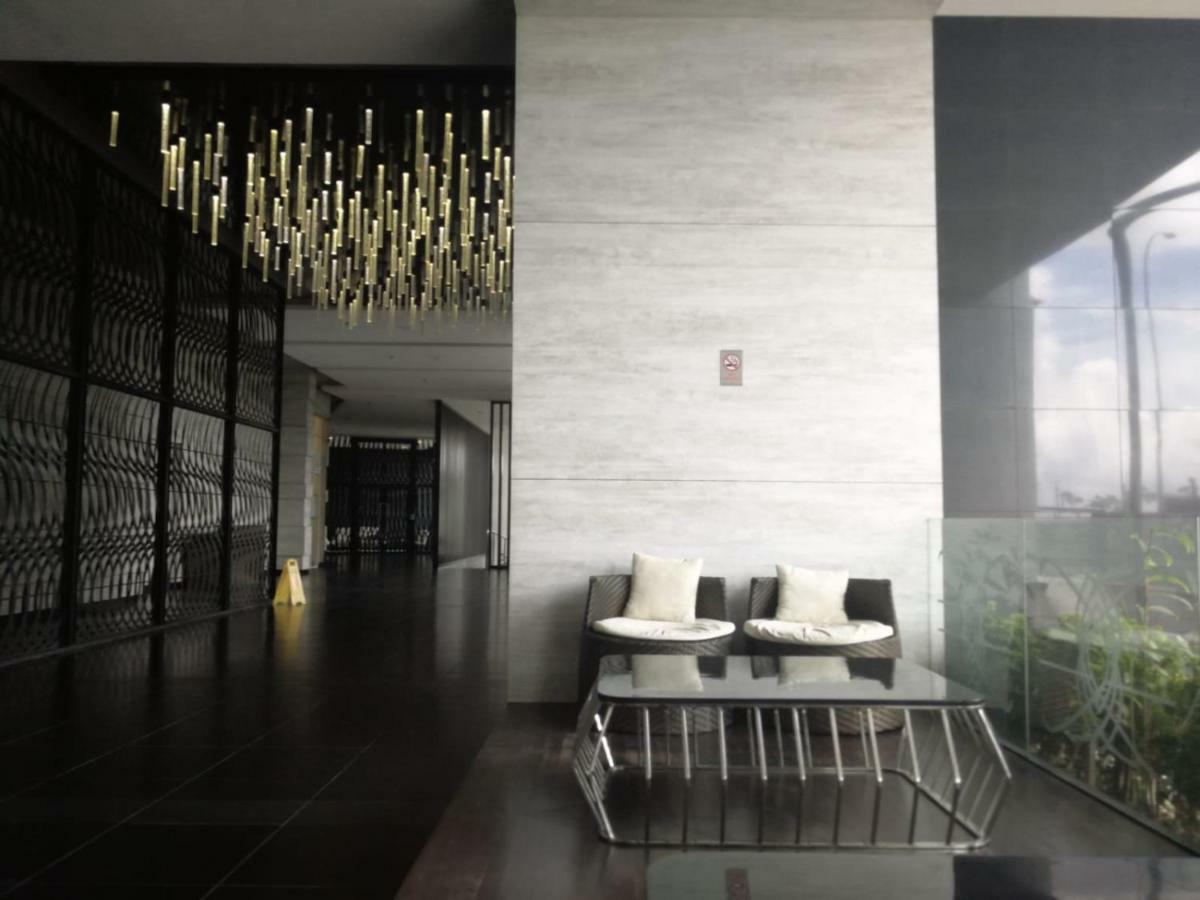 Apartment Hostahome Suites At Tropez Danga Bay *