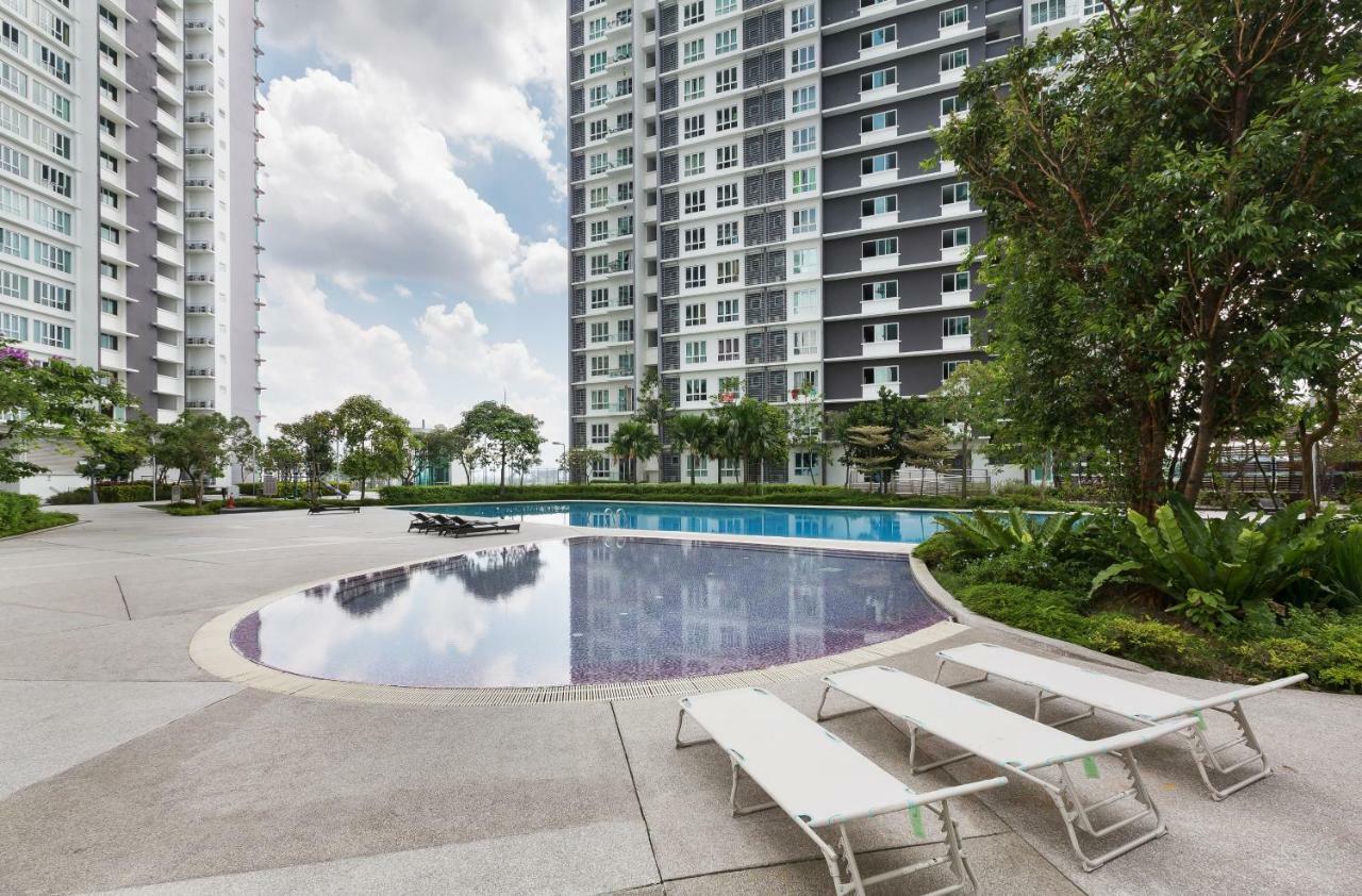Hostahome Suites At Tropez Danga Bay * Johor Bahru